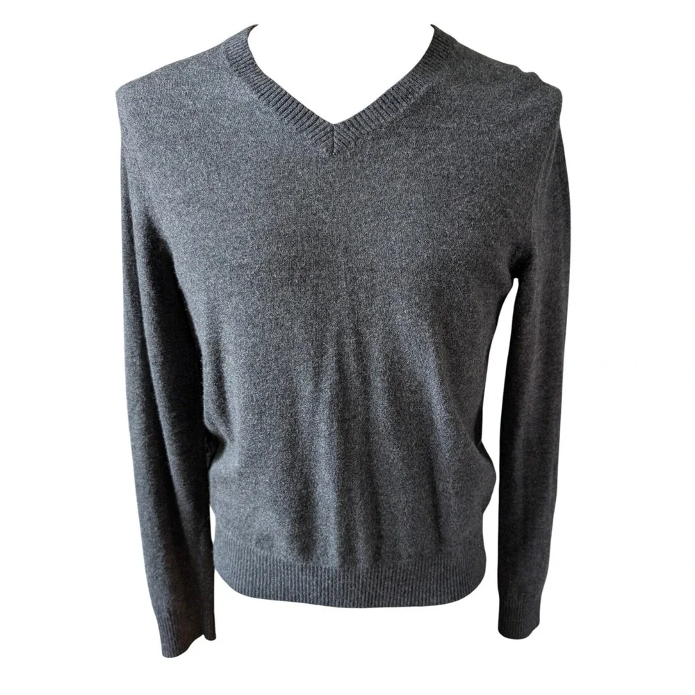 Banana Republic Gray Extra Fine Merino Wool V Neck Sweater Men Small Old Money